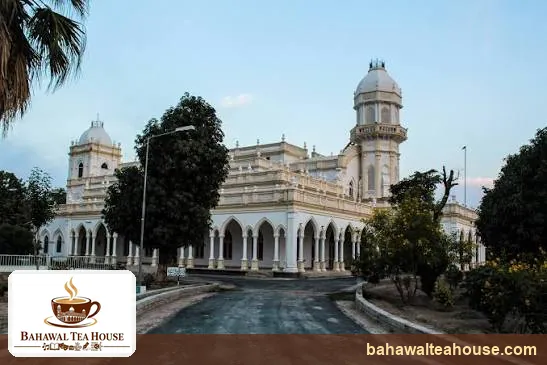 Road leading to the Central Library Bahawalpur entrance, directions to the tea house